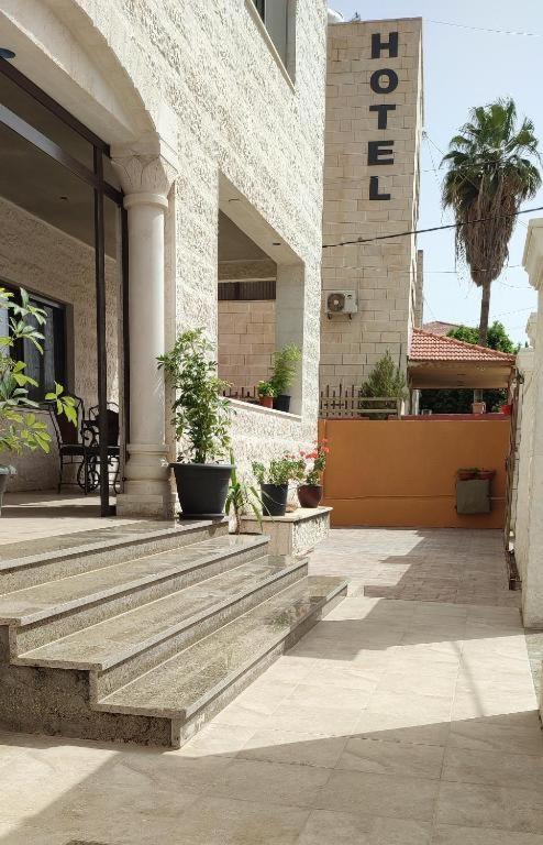 Black Iris Hotel II Madaba Exterior foto