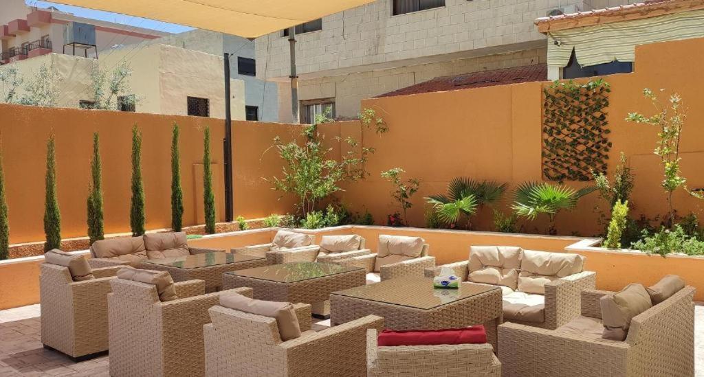 Black Iris Hotel II Madaba Exterior foto