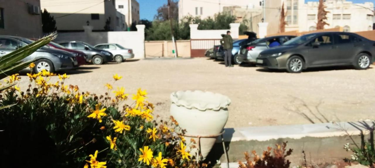 Black Iris Hotel II Madaba Exterior foto