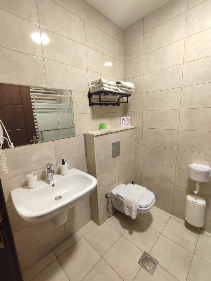 Black Iris Hotel II Madaba Exterior foto